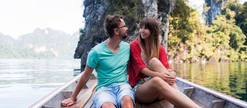 Comparing Budget and Luxury Holiday Packages to Kerala